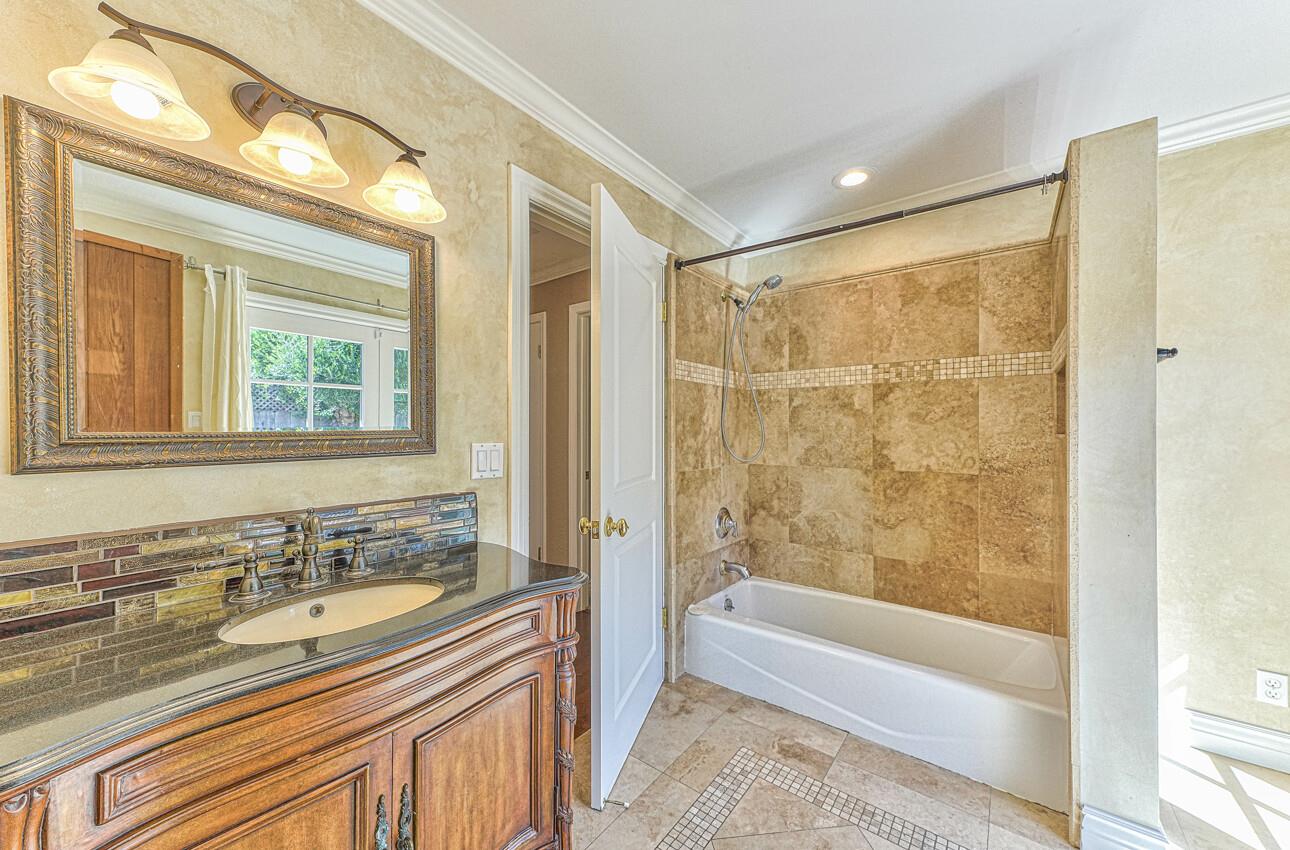 Detail Gallery Image 30 of 38 For 305 La Jolla Cir, Salinas,  CA 93901 - 3 Beds | 2/1 Baths