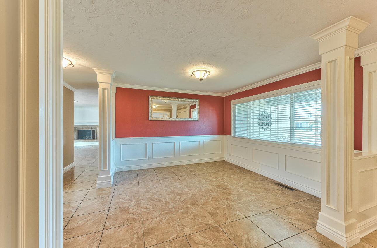 Detail Gallery Image 8 of 38 For 305 La Jolla Cir, Salinas,  CA 93901 - 3 Beds | 2/1 Baths