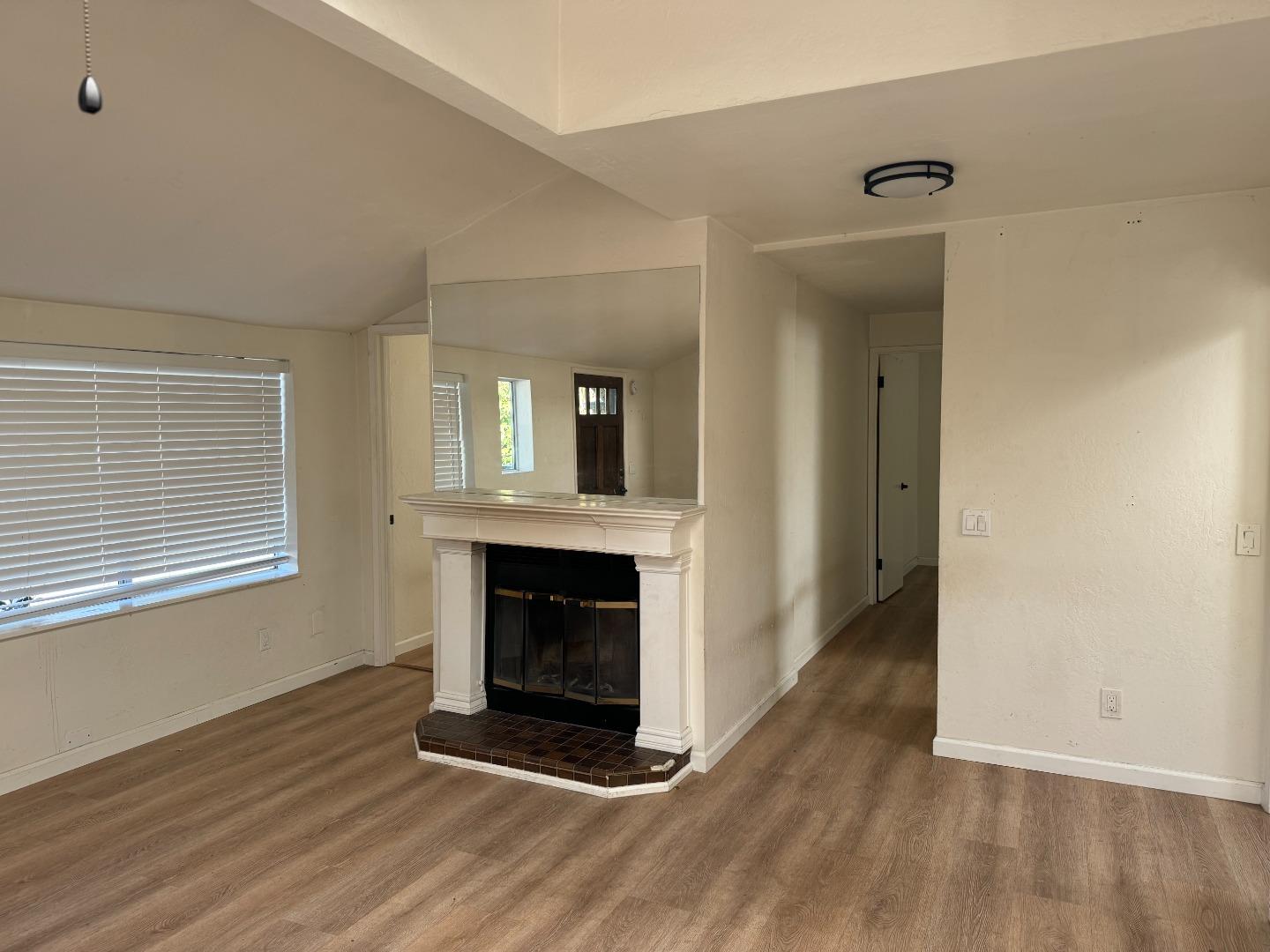 Detail Gallery Image 2 of 12 For 4230 Grace St, Capitola,  CA 95010 - 2 Beds | 1 Baths