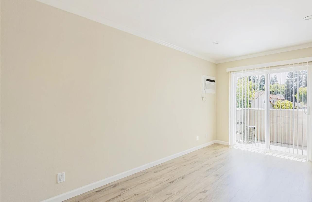 Detail Gallery Image 6 of 13 For 130-132 Brenton Ct #130,  Mountain View,  CA 94043 - 3 Beds | 2 Baths