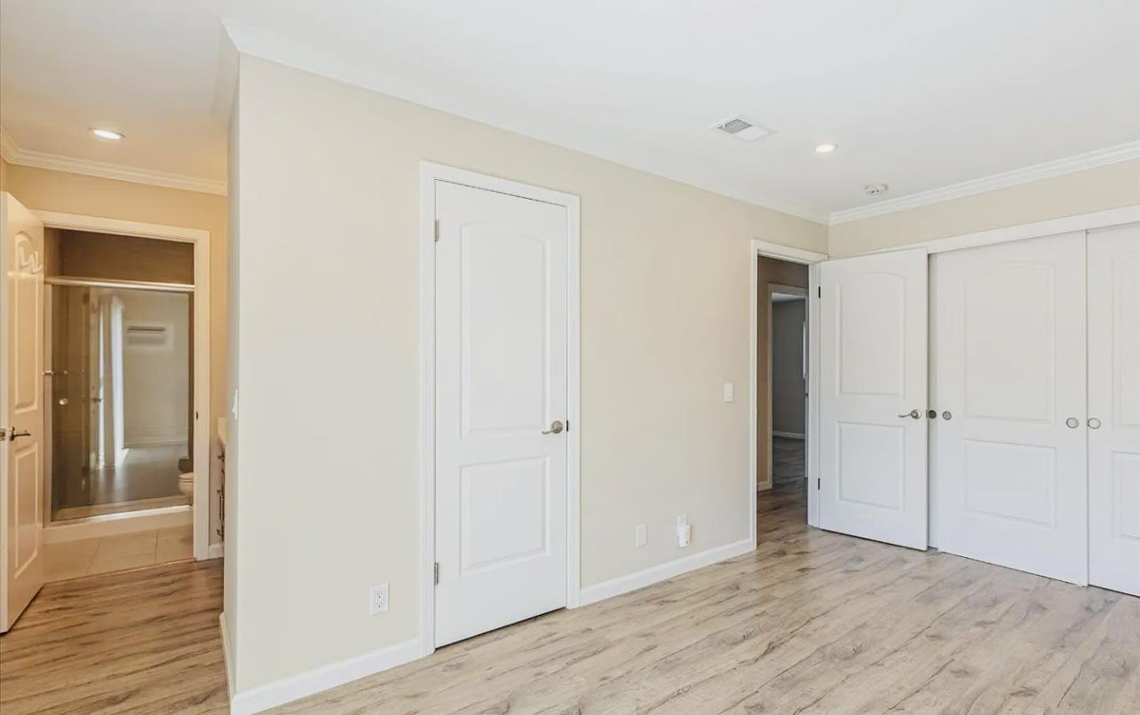 Detail Gallery Image 8 of 13 For 130-132 Brenton Ct #130,  Mountain View,  CA 94043 - 3 Beds | 2 Baths