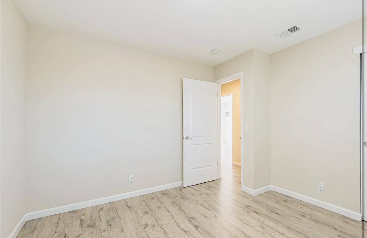 Detail Gallery Image 9 of 18 For 130-132 Brenton Ct #132,  Mountain View,  CA 94043 - 3 Beds | 2 Baths