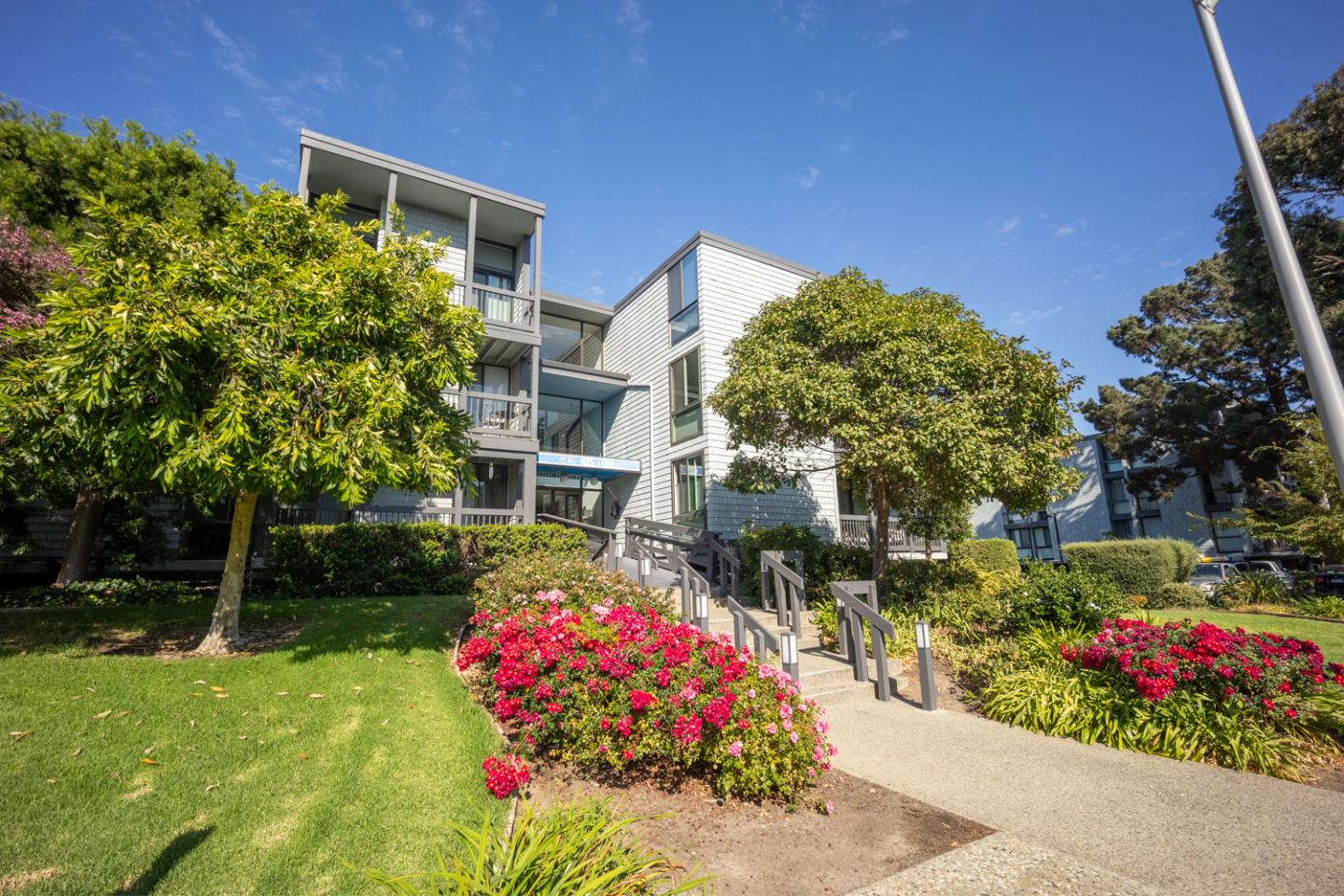 Detail Gallery Image 1 of 19 For 615 Port Dr #107,  San Mateo,  CA 94404 - 3 Beds | 2 Baths