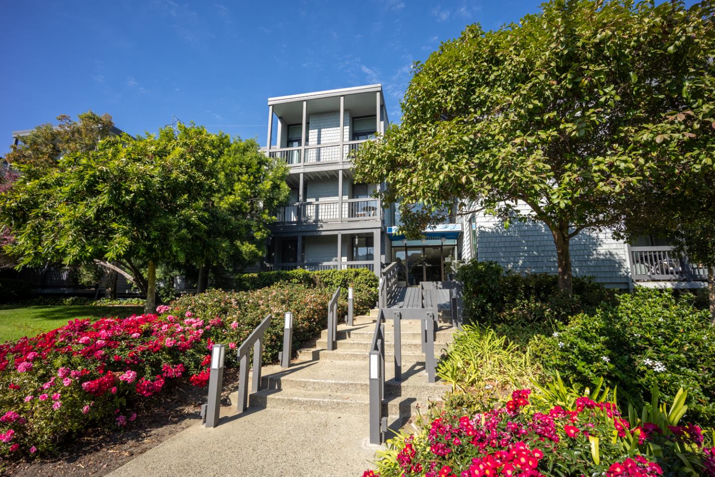 Detail Gallery Image 2 of 19 For 615 Port Dr #107,  San Mateo,  CA 94404 - 3 Beds | 2 Baths