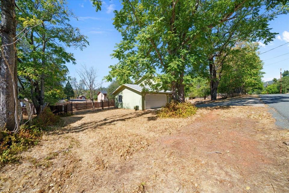 Detail Gallery Image 30 of 38 For 13554 Lassen St, Shasta Lake,  CA 96019 - 3 Beds | 2 Baths