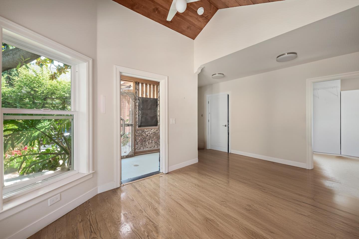 Detail Gallery Image 14 of 22 For 560 Franklin St, Mountain View,  CA 94041 - 2 Beds | 1 Baths