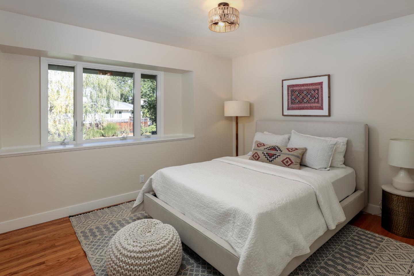 Detail Gallery Image 12 of 19 For 862 Renetta Ct, Los Altos,  CA 94024 - 3 Beds | 3/1 Baths