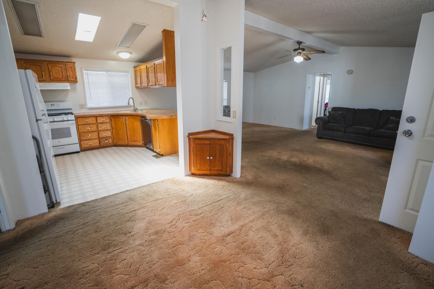 Detail Gallery Image 7 of 18 For 20 Russell Rd #81,  Salinas,  CA 93906 - 3 Beds | 2 Baths