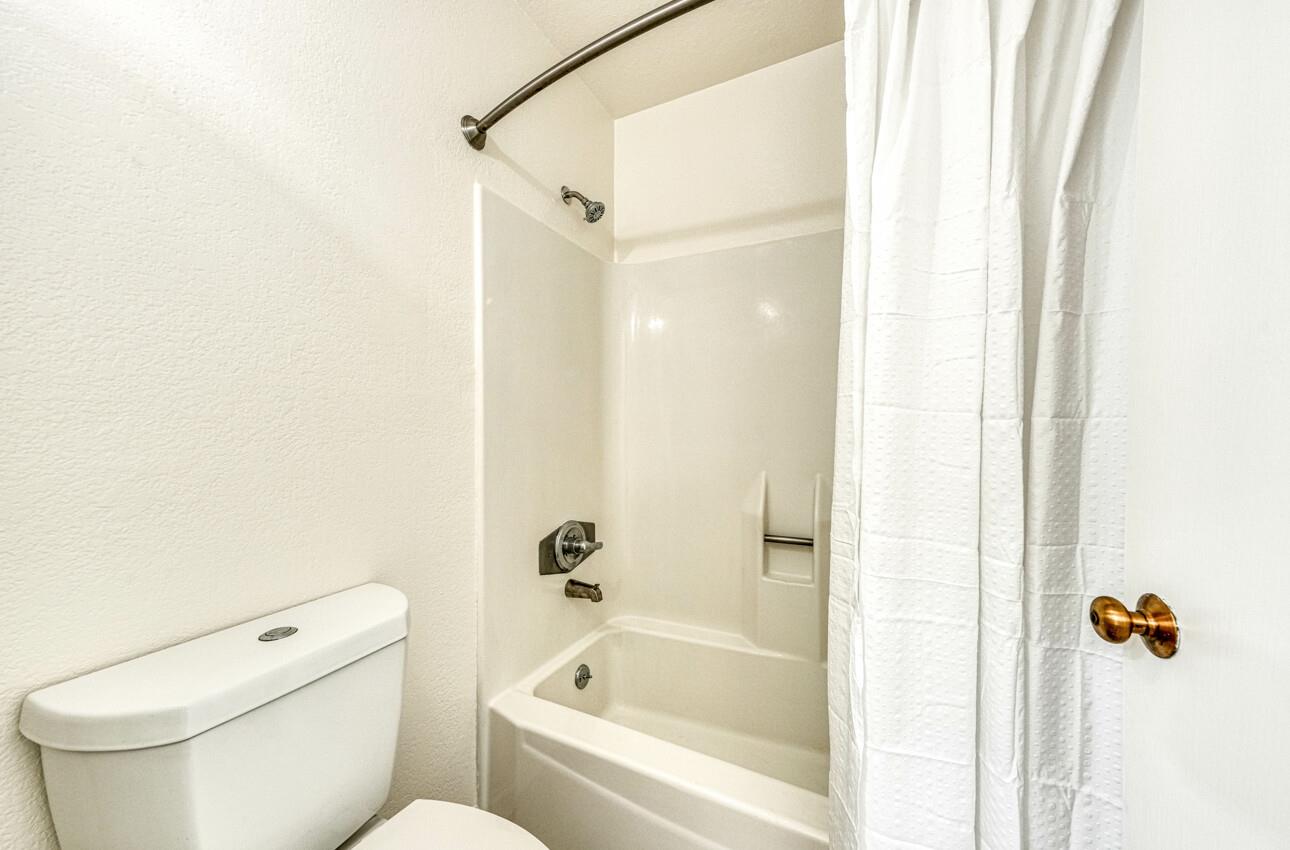 Detail Gallery Image 21 of 32 For 2400 N Main St #G,  Salinas,  CA 93906 - 1 Beds | 1 Baths