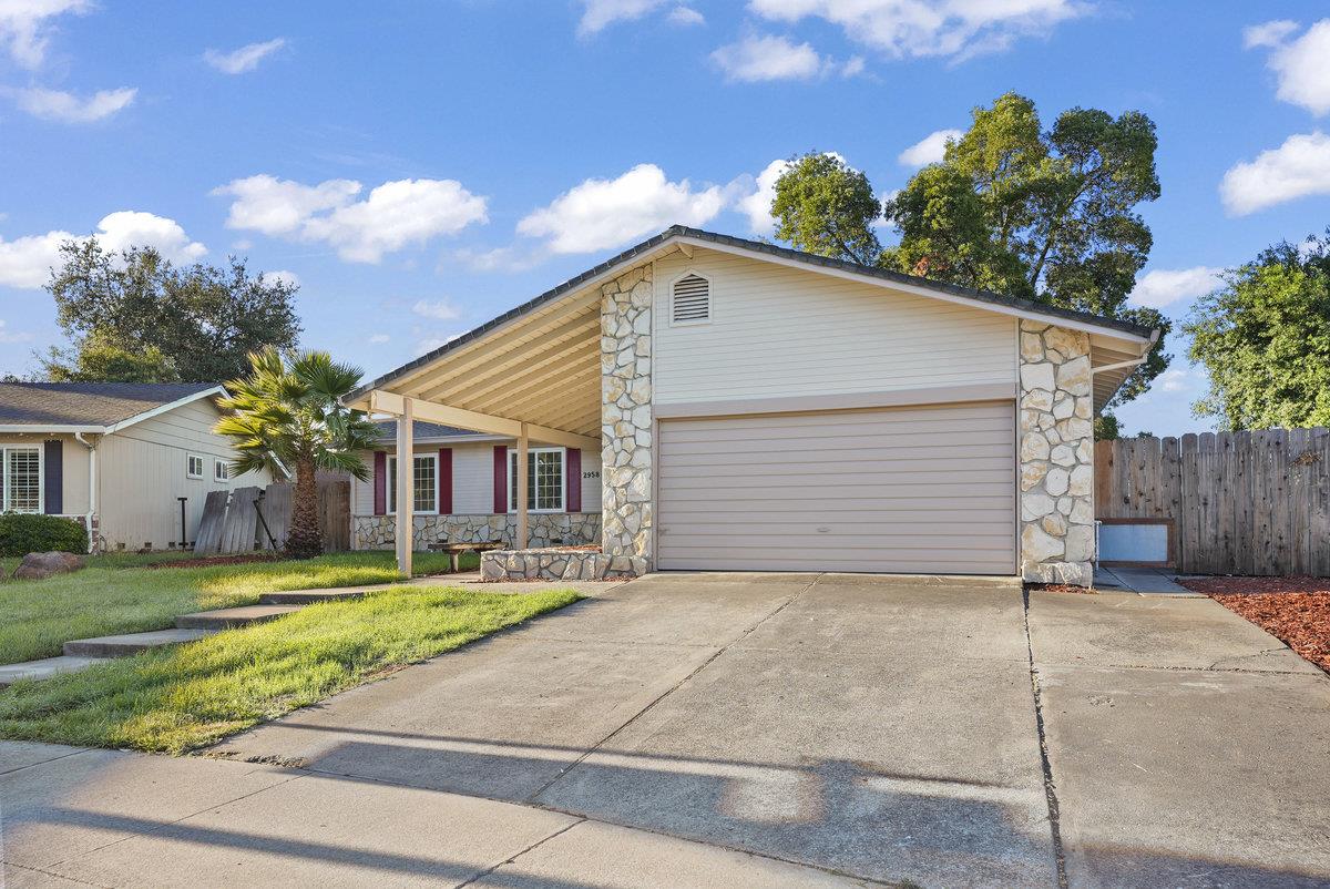 Detail Gallery Image 1 of 26 For 2958 Chauncy Cir, Stockton,  CA 95209 - 3 Beds | 2 Baths