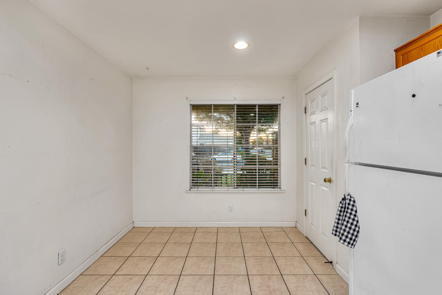 Detail Gallery Image 10 of 46 For 702 Harlequin Ct, Los Banos,  CA 93635 - 4 Beds | 2/1 Baths