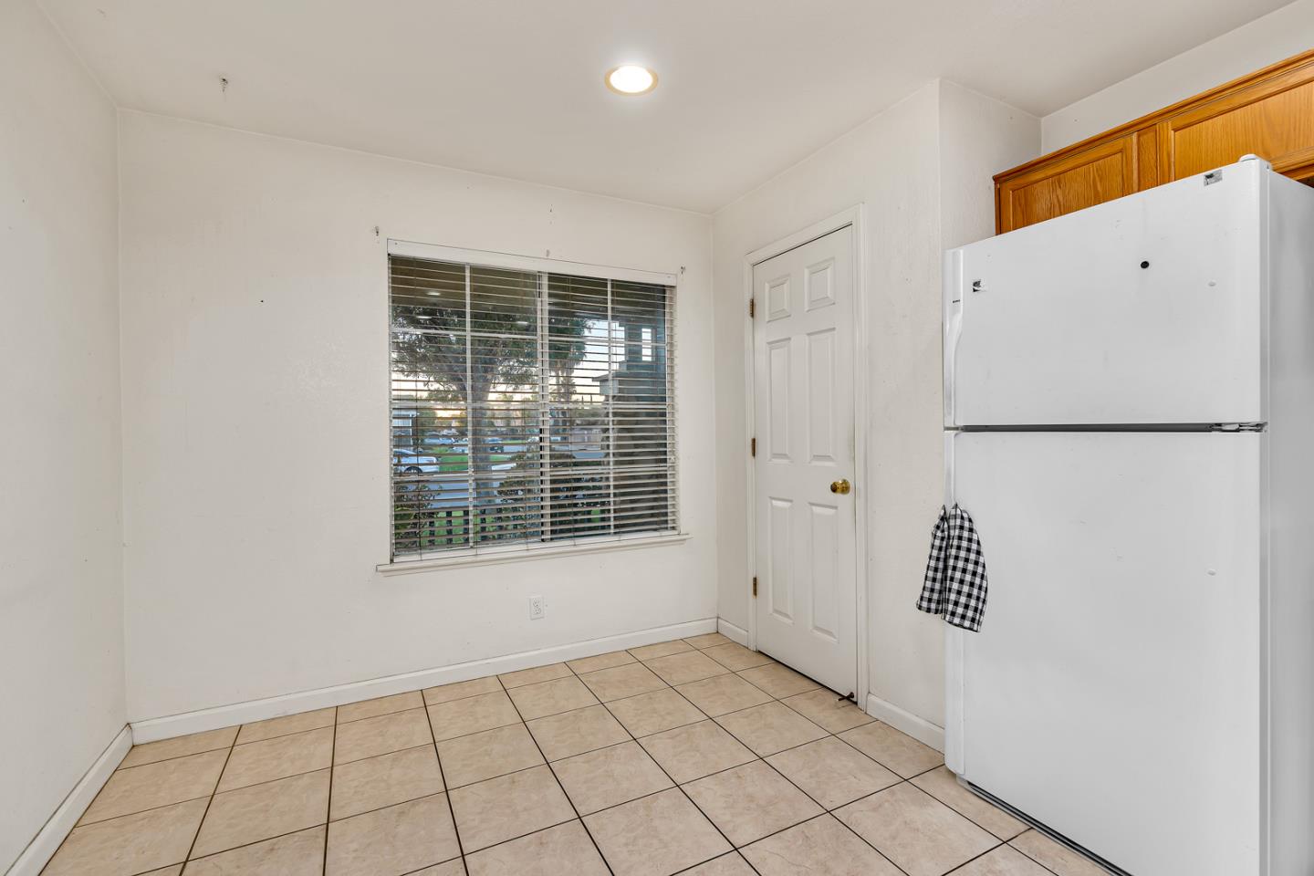 Detail Gallery Image 11 of 46 For 702 Harlequin Ct, Los Banos,  CA 93635 - 4 Beds | 2/1 Baths