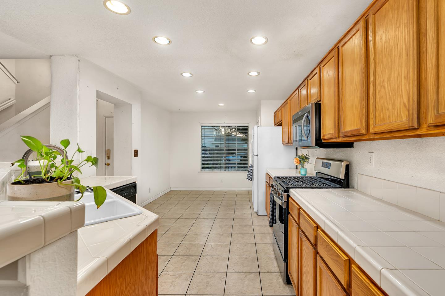 702 Harlequin Ct, Los Banos, CA 93635 photo 5