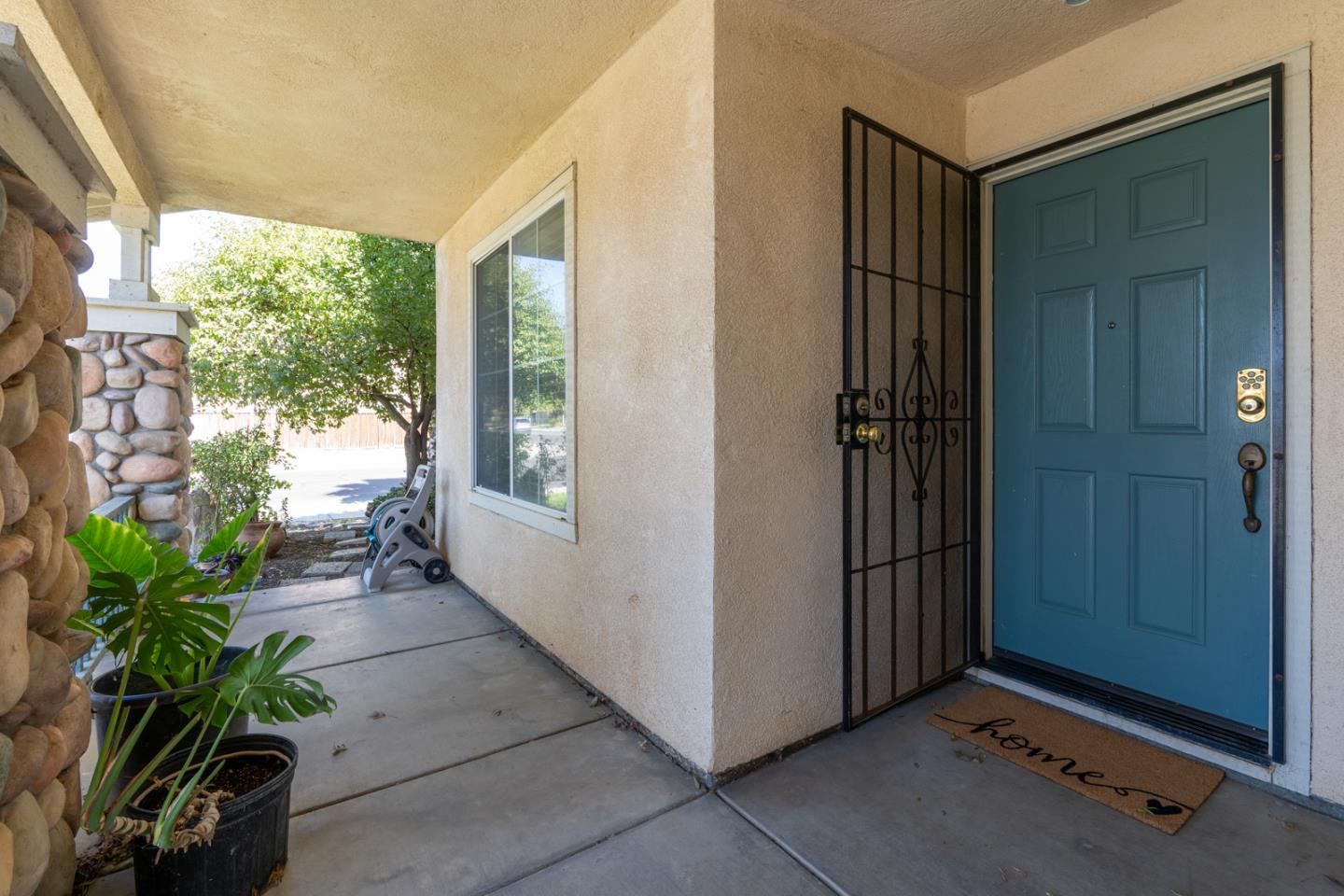 Detail Gallery Image 6 of 46 For 702 Harlequin Ct, Los Banos,  CA 93635 - 4 Beds | 2/1 Baths