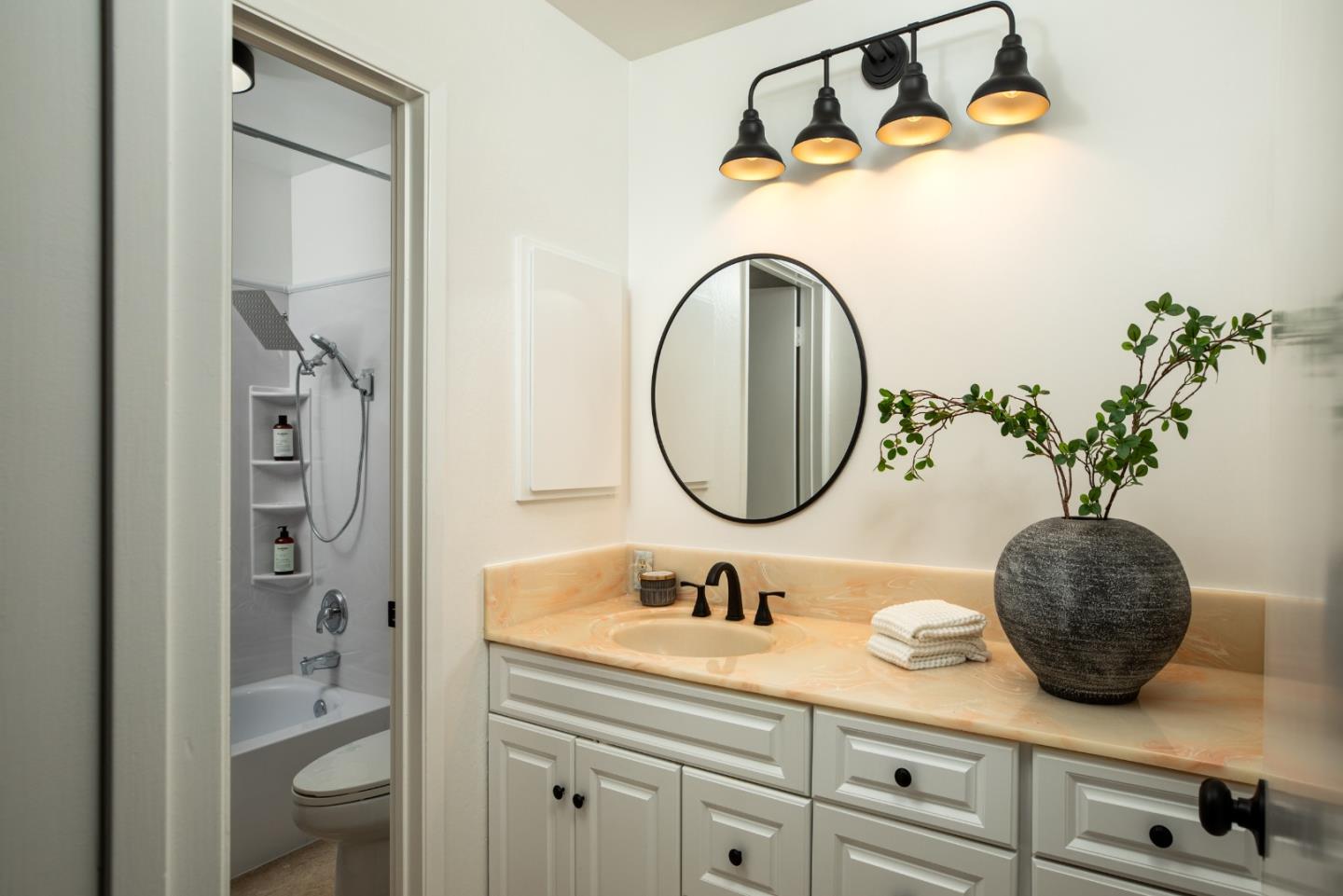 Detail Gallery Image 10 of 17 For 675 Sharon Park Dr #322,  Menlo Park,  CA 94025 - 1 Beds | 1 Baths