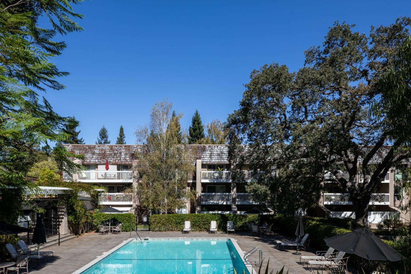 Detail Gallery Image 13 of 17 For 675 Sharon Park Dr #322,  Menlo Park,  CA 94025 - 1 Beds | 1 Baths