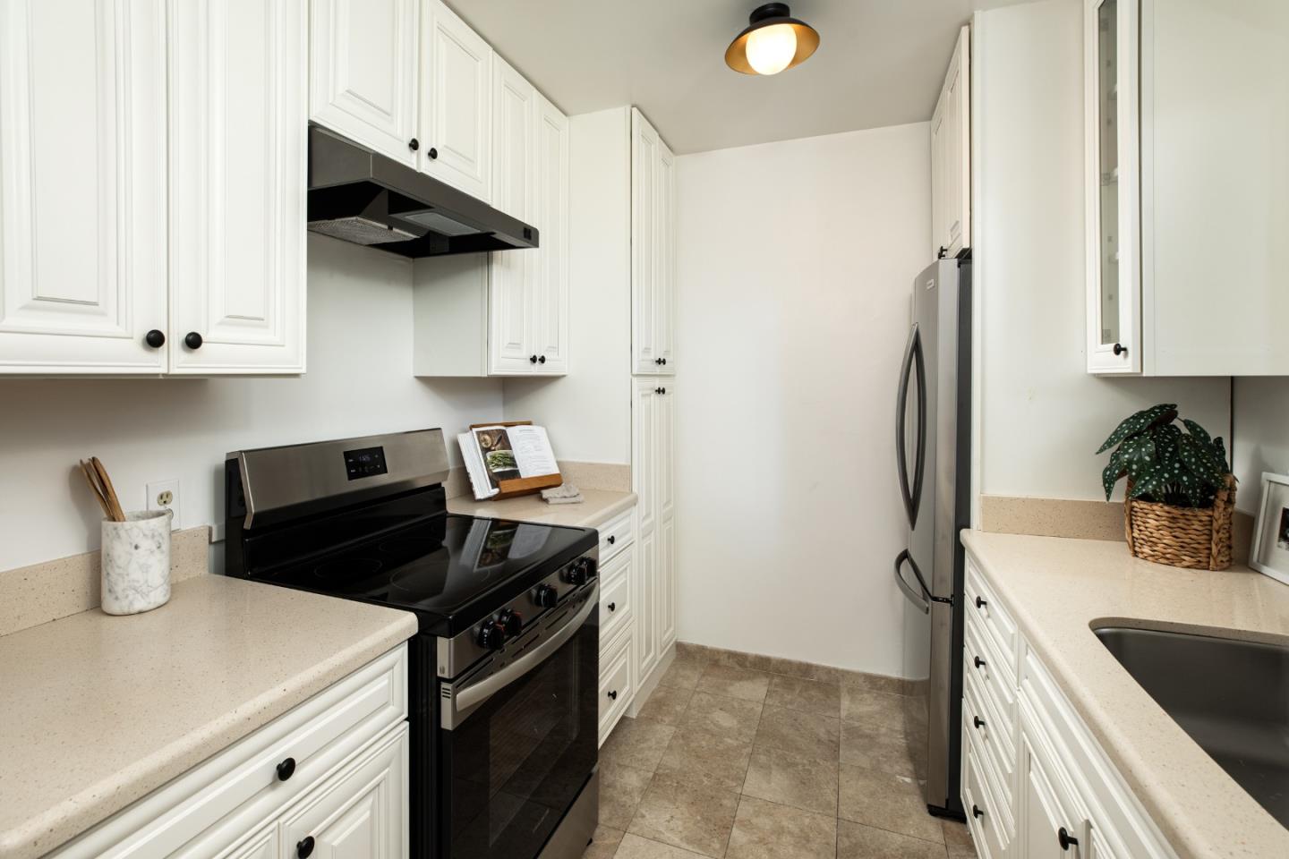 Detail Gallery Image 5 of 17 For 675 Sharon Park Dr #322,  Menlo Park,  CA 94025 - 1 Beds | 1 Baths