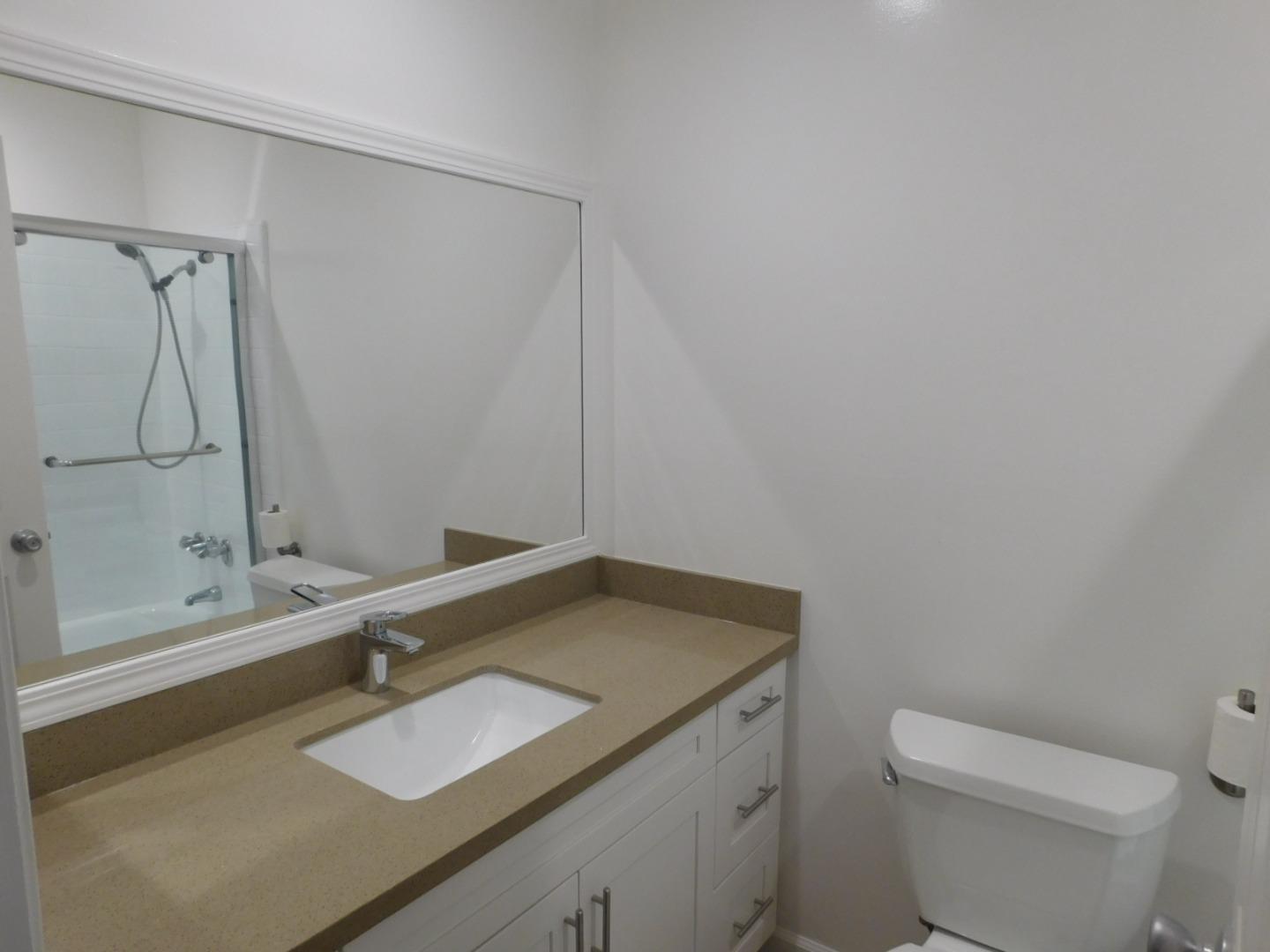 Detail Gallery Image 9 of 30 For 1301 Palos Verdes Dr #7,  San Mateo,  CA 94403 - 2 Beds | 1 Baths