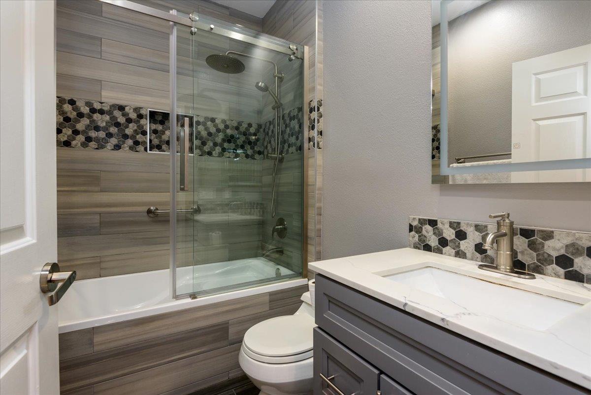 Detail Gallery Image 16 of 23 For 2402 Hastings Shore Ln, Redwood City,  CA 94065 - 2 Beds | 2 Baths