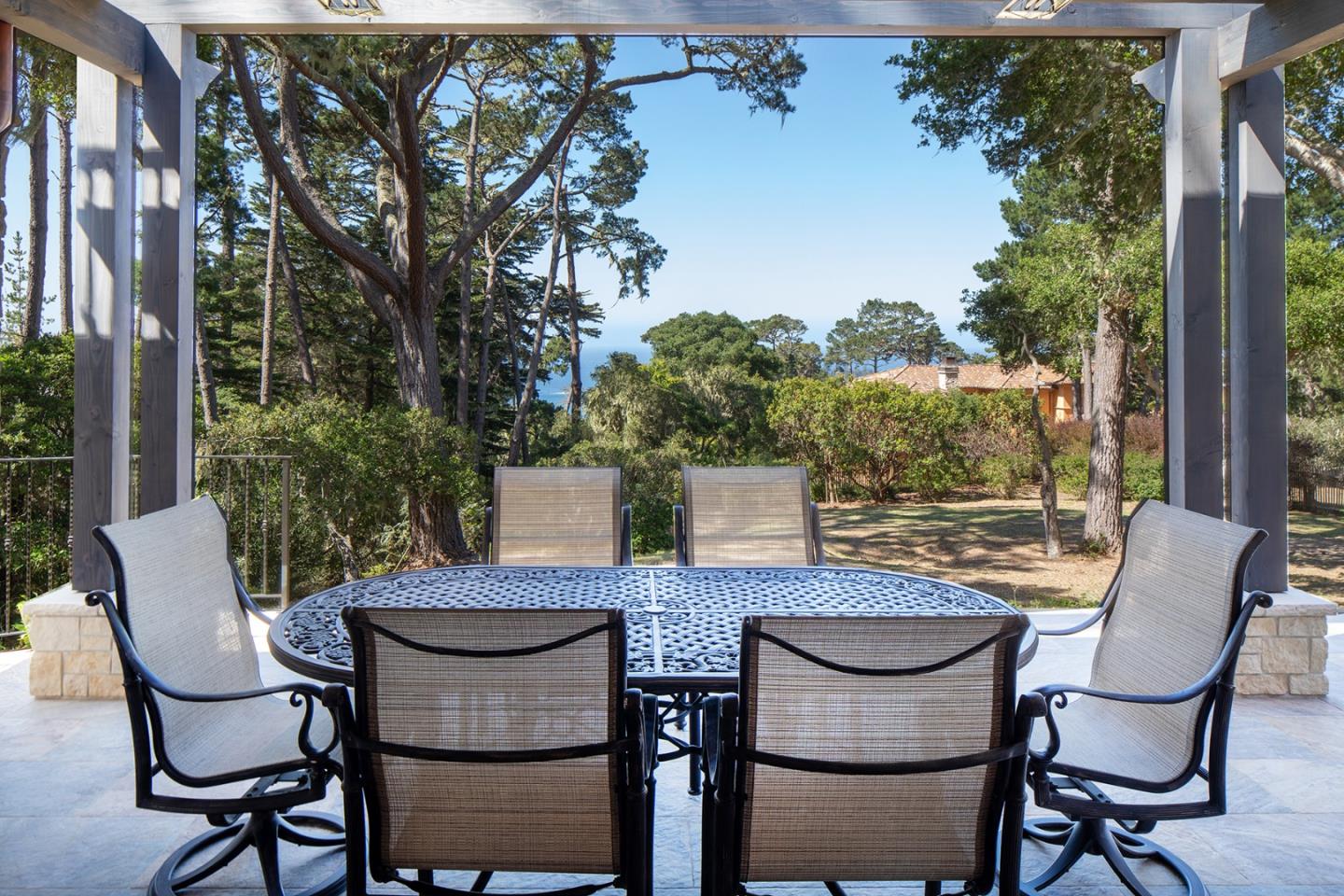 Detail Gallery Image 11 of 42 For 1540 Viscaino Rd, Pebble Beach,  CA 93953 - 4 Beds | 3/1 Baths