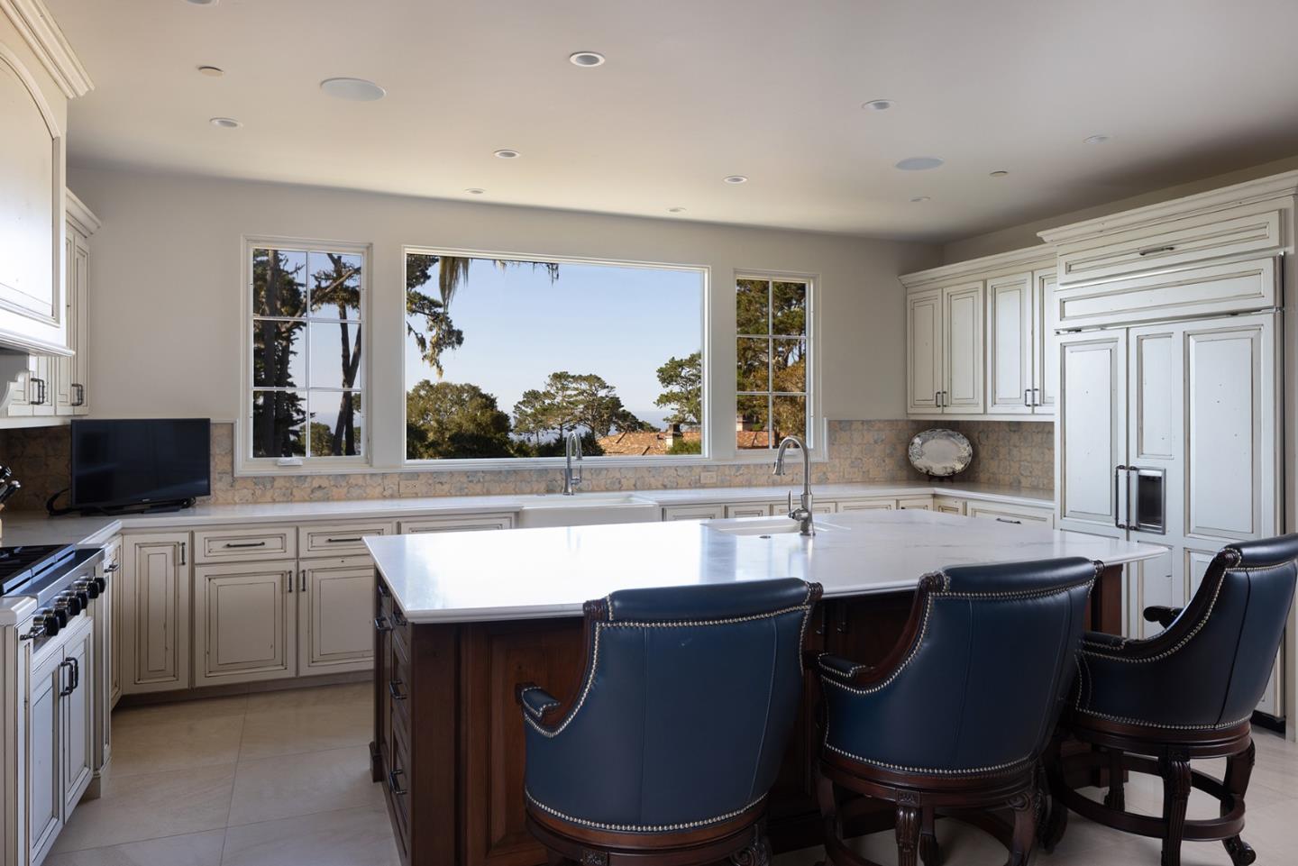 Detail Gallery Image 13 of 42 For 1540 Viscaino Rd, Pebble Beach,  CA 93953 - 4 Beds | 3/1 Baths