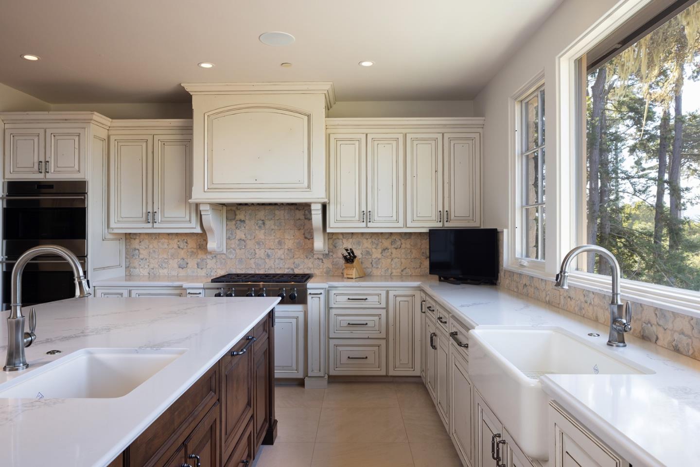 Detail Gallery Image 14 of 42 For 1540 Viscaino Rd, Pebble Beach,  CA 93953 - 3 Beds | 3/1 Baths