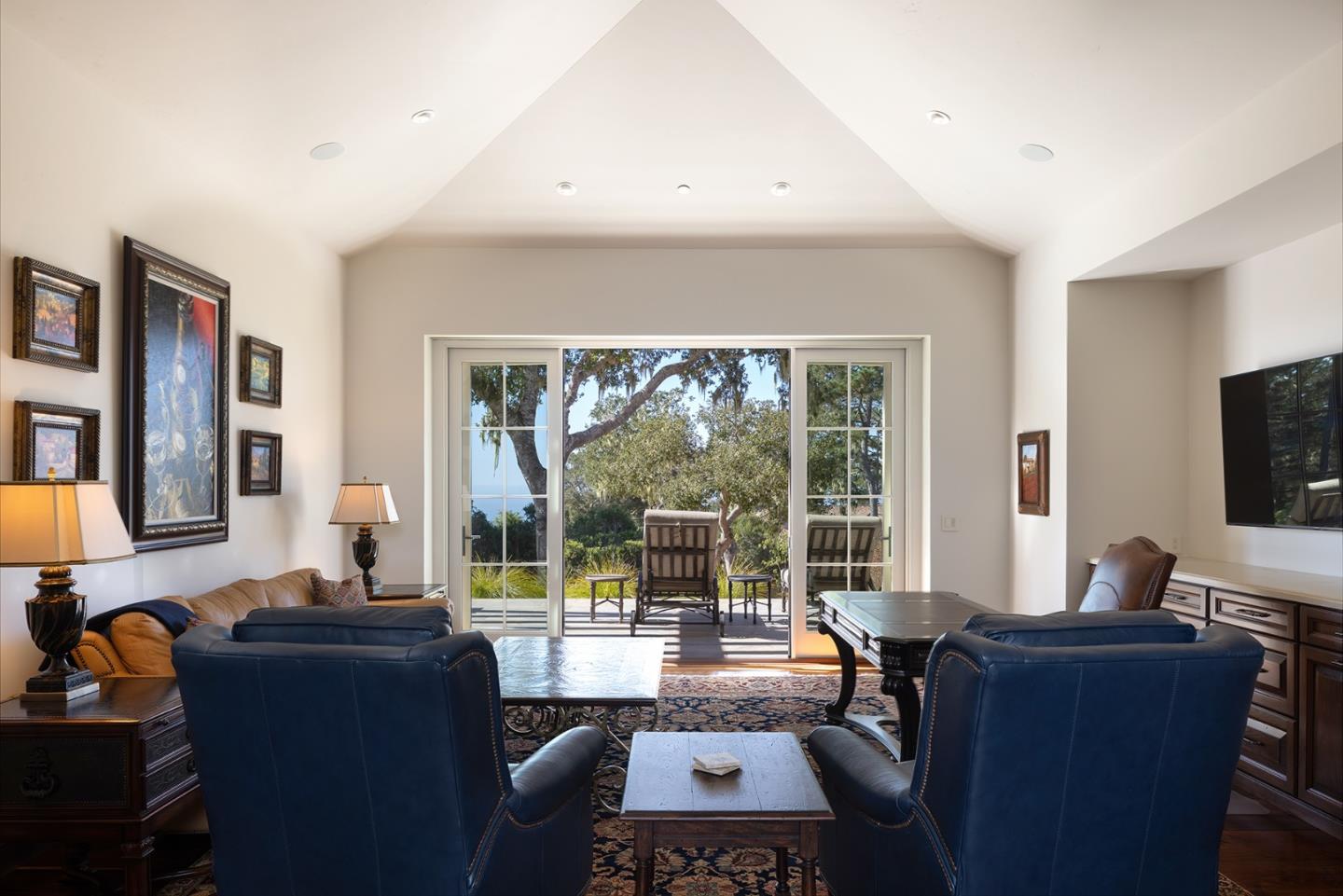 Detail Gallery Image 20 of 42 For 1540 Viscaino Rd, Pebble Beach,  CA 93953 - 4 Beds | 3/1 Baths