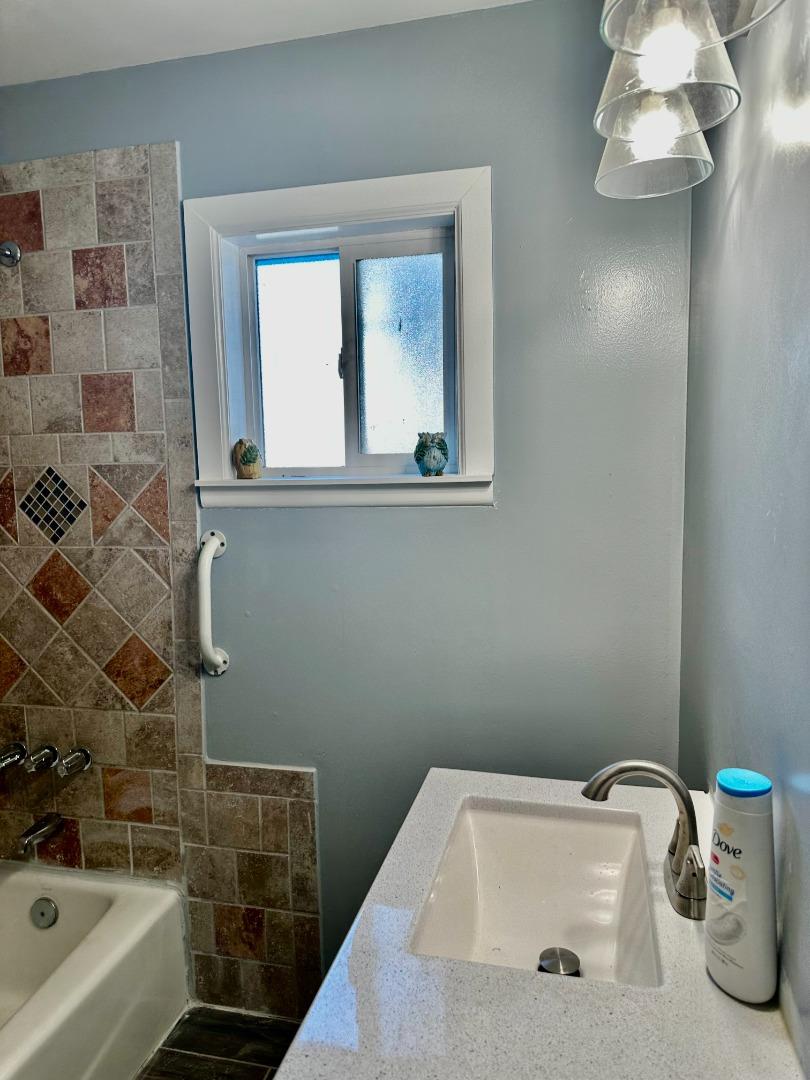 Detail Gallery Image 6 of 12 For 330 E 18th St, Merced,  CA 95340 - 3 Beds | 1 Baths