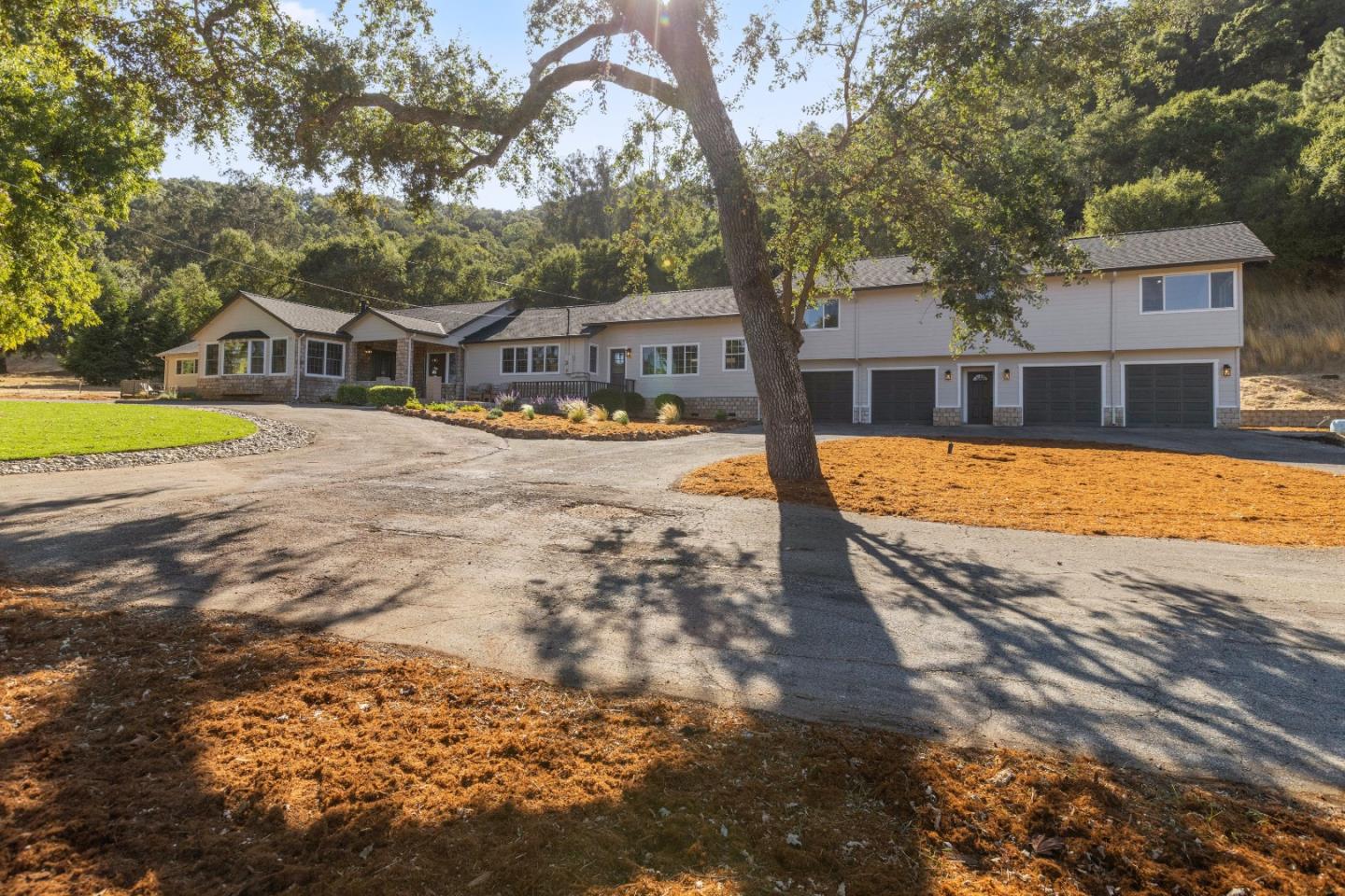 Detail Gallery Image 7 of 89 For 16035 Oak Glen Ave, Morgan Hill,  CA 95037 - 6 Beds | 3/1 Baths