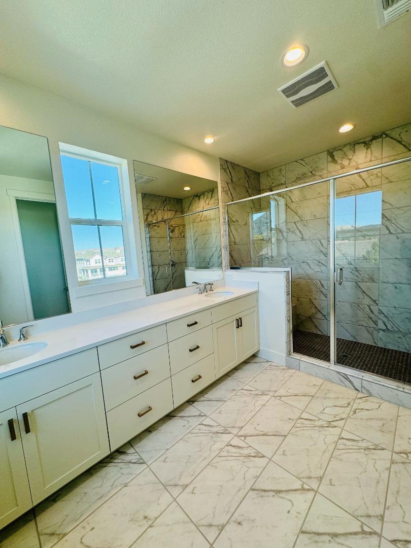 Detail Gallery Image 7 of 10 For 18114 Monterey Road Rd #27,  Morgan Hill,  CA 95037 - 4 Beds | 3 Baths