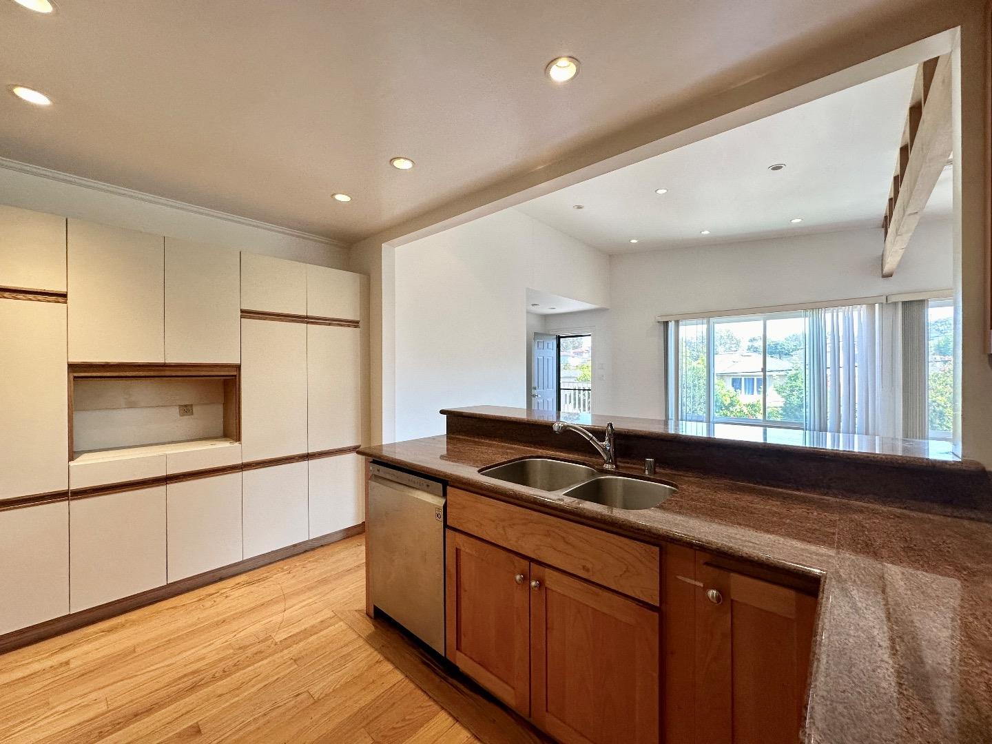 Detail Gallery Image 6 of 21 For 339 Paramount Dr, Millbrae,  CA 94030 - 4 Beds | 2 Baths