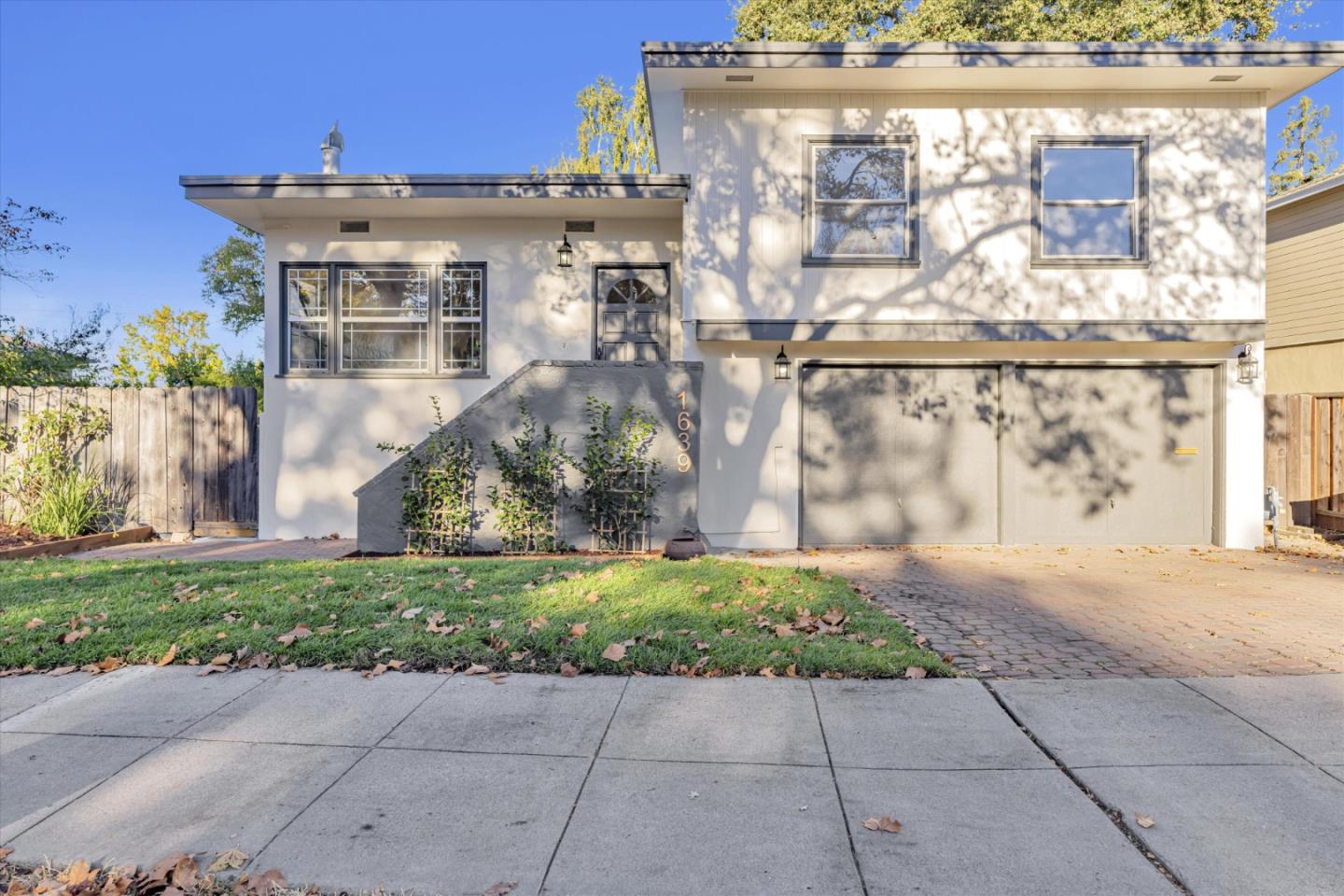 Detail Gallery Image 1 of 28 For 1639 Alameda De Las Pulgas, Redwood City,  CA 94061 - 3 Beds | 2 Baths