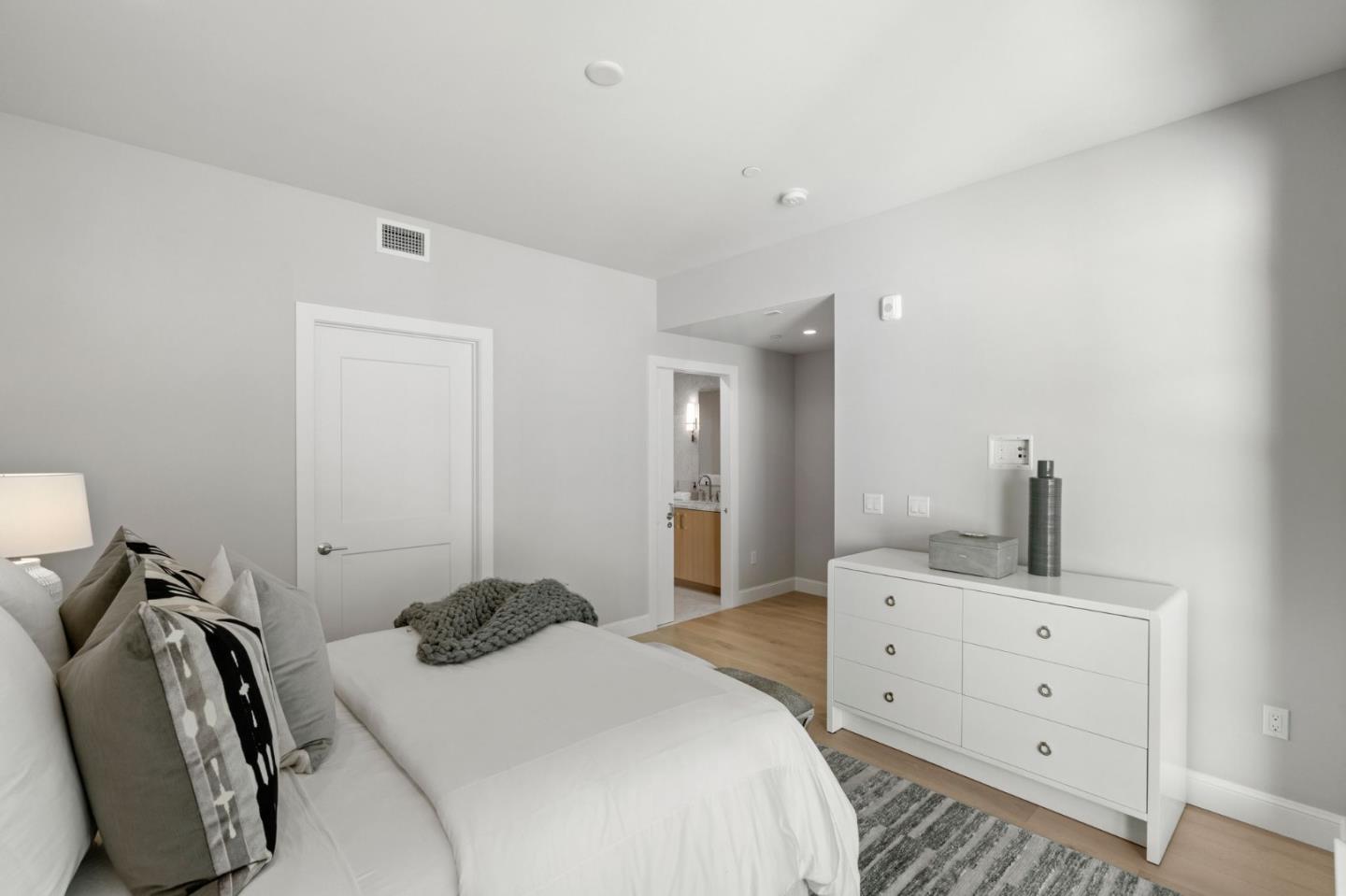 Detail Gallery Image 23 of 37 For 450 1st St #101,  Los Altos,  CA 94022 - 2 Beds | 1/1 Baths