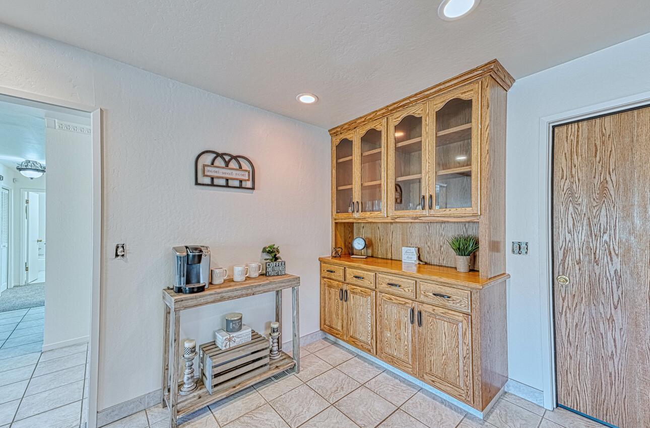 Detail Gallery Image 13 of 32 For 1519 Atherton Way, Salinas,  CA 93906 - 3 Beds | 2 Baths