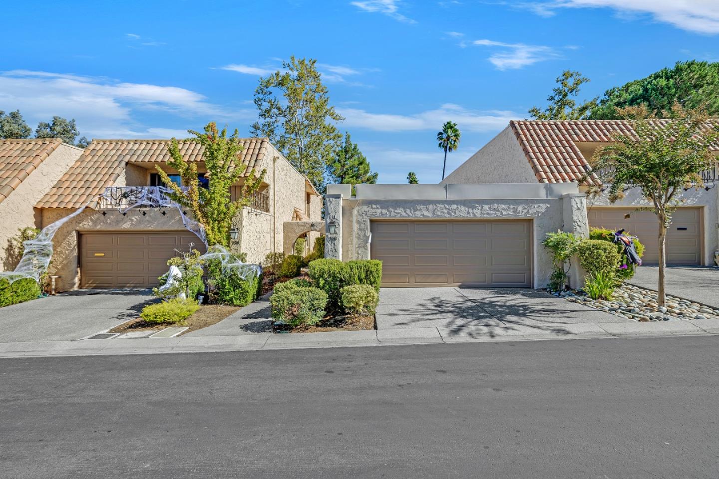 Detail Gallery Image 1 of 43 For 110 Plazoleta, Los Gatos,  CA 95032 - 2 Beds | 2 Baths