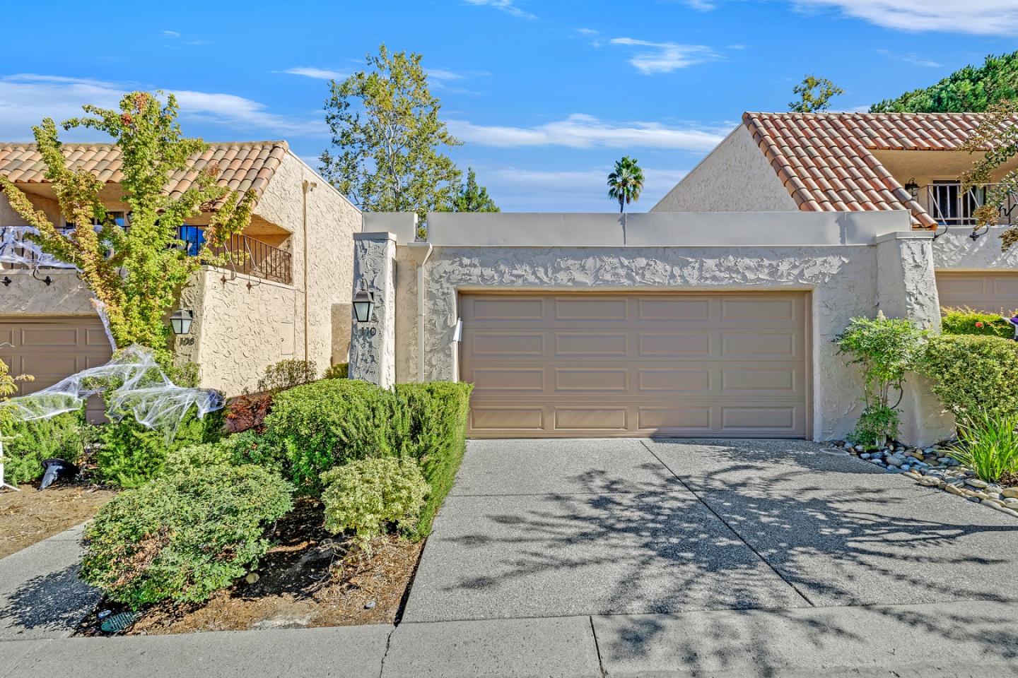 Detail Gallery Image 2 of 43 For 110 Plazoleta, Los Gatos,  CA 95032 - 2 Beds | 2 Baths