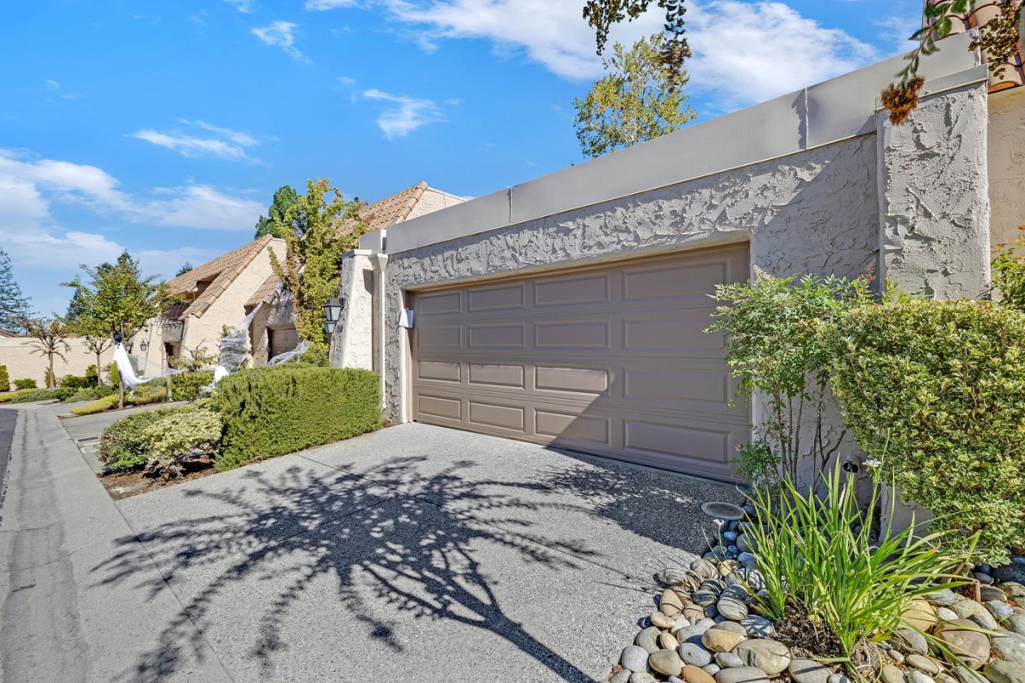 Detail Gallery Image 4 of 43 For 110 Plazoleta, Los Gatos,  CA 95032 - 2 Beds | 2 Baths