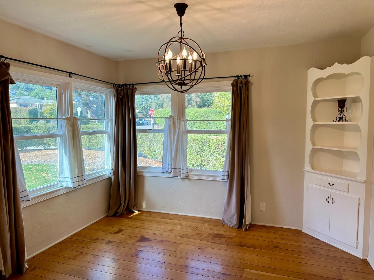 Detail Gallery Image 5 of 22 For 1705 King St, Santa Cruz,  CA 95060 - 3 Beds | 2 Baths