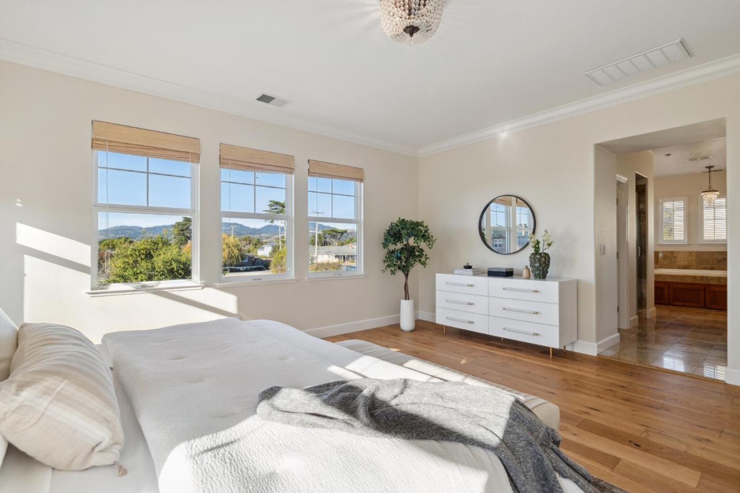 Detail Gallery Image 33 of 68 For 345 Seymour St, Half Moon Bay,  CA 94019 - 4 Beds | 3/1 Baths