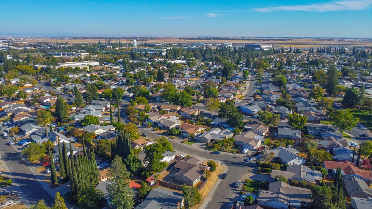 Detail Gallery Image 7 of 34 For 3301 Folklore Way, Sacramento,  CA 95827 - 4 Beds | 2 Baths