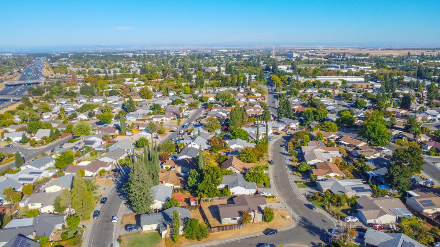 Detail Gallery Image 8 of 34 For 3301 Folklore Way, Sacramento,  CA 95827 - 4 Beds | 2 Baths