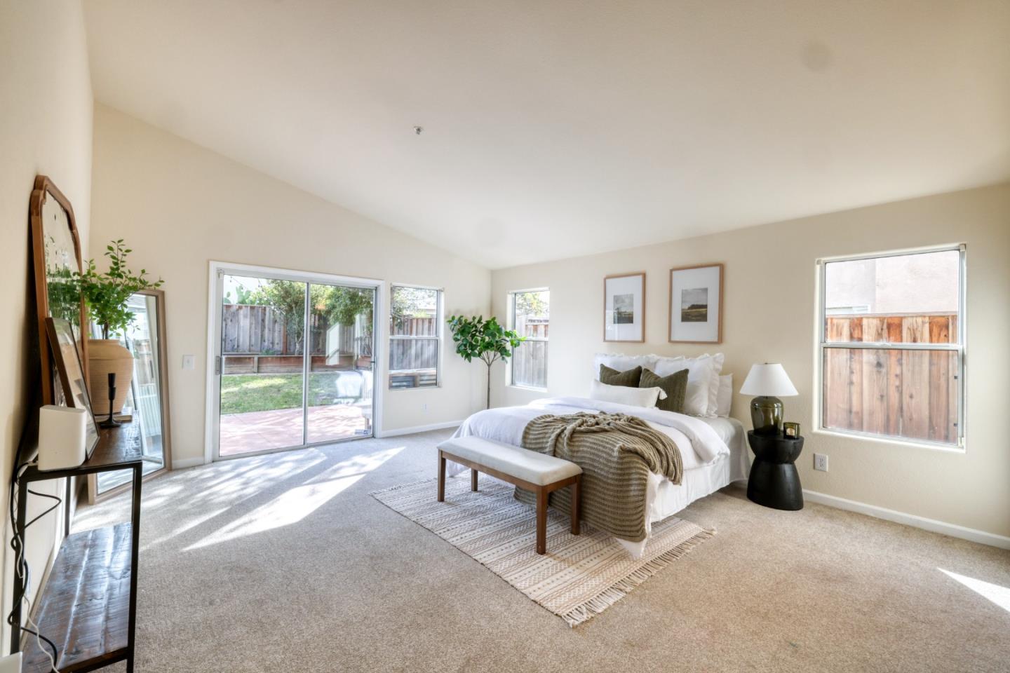 Detail Gallery Image 11 of 23 For 831 Mescal Ct, Salinas,  CA 93905 - 4 Beds | 2/1 Baths