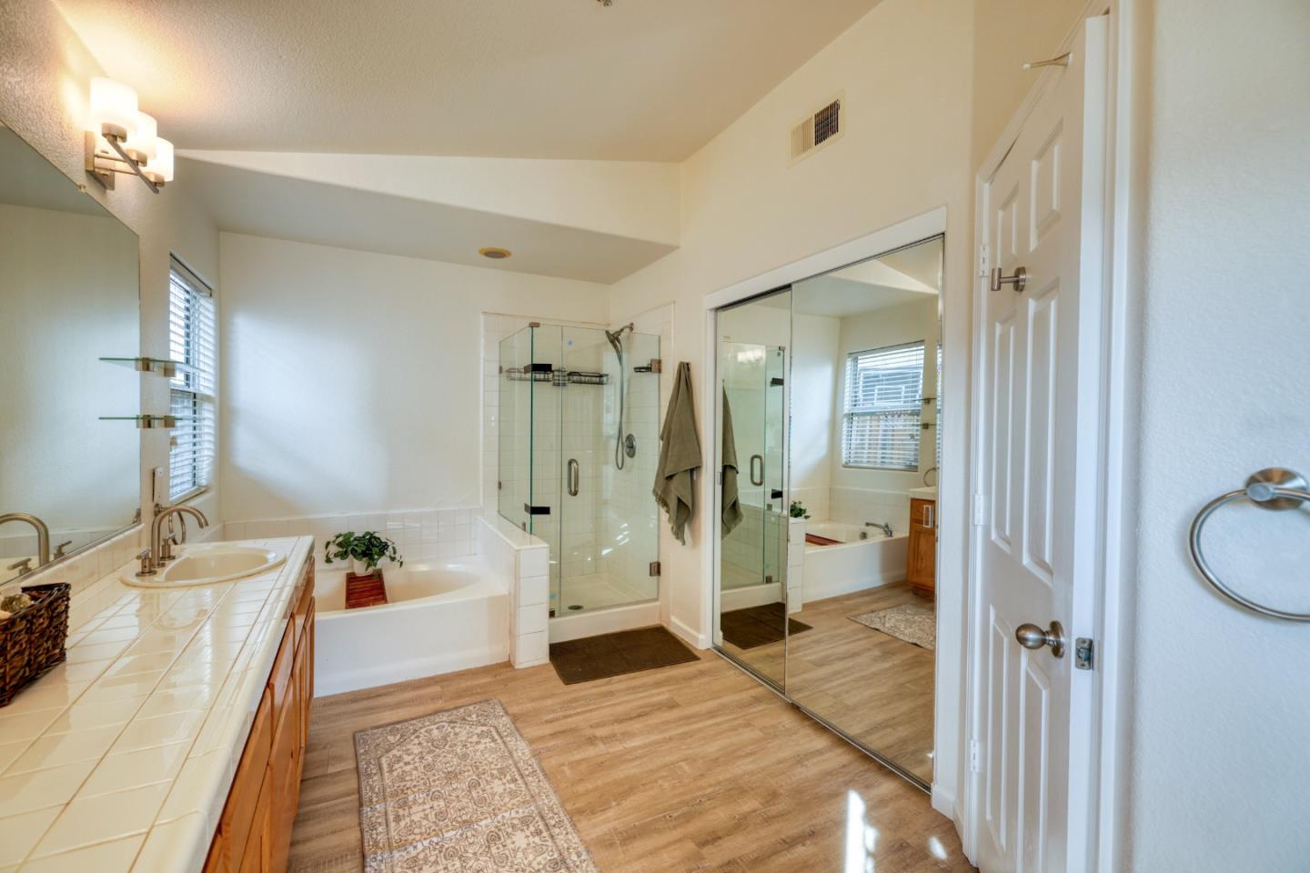 Detail Gallery Image 13 of 23 For 831 Mescal Ct, Salinas,  CA 93905 - 4 Beds | 2/1 Baths