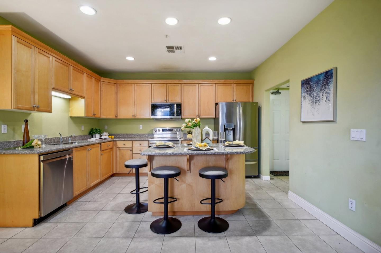 Detail Gallery Image 10 of 27 For 88 N Jackson Ave #118,  San Jose,  CA 95116 - 3 Beds | 2 Baths