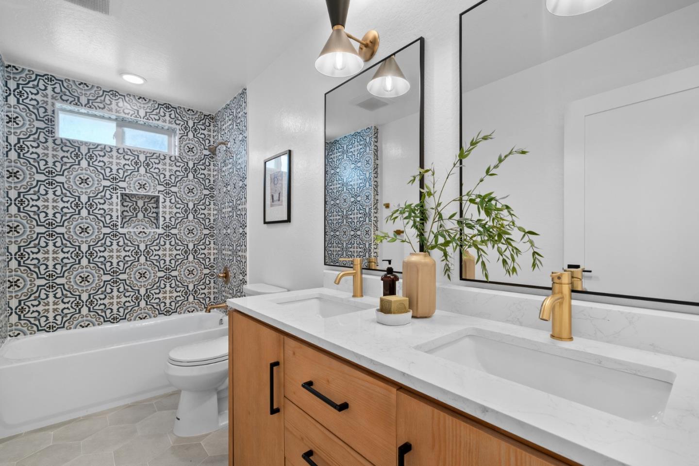 Detail Gallery Image 9 of 22 For 225 Heath St, Santa Cruz,  CA 95060 - 3 Beds | 2 Baths