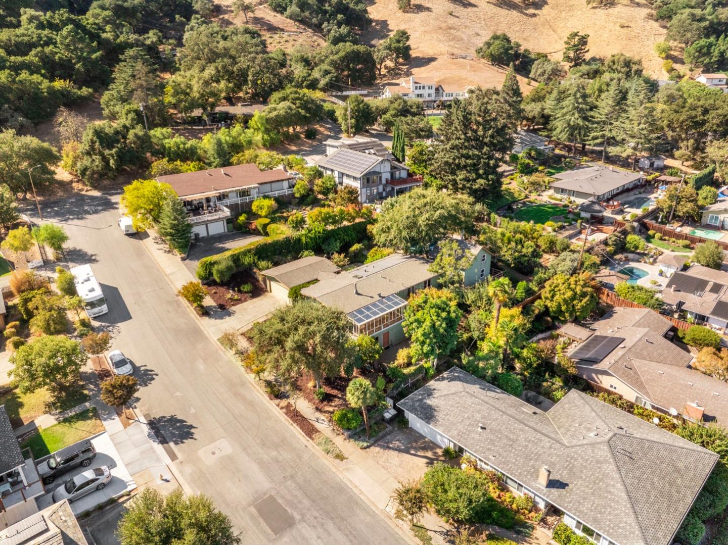 Detail Gallery Image 4 of 34 For 875 Claremont Dr, Morgan Hill,  CA 95037 - 4 Beds | 3 Baths