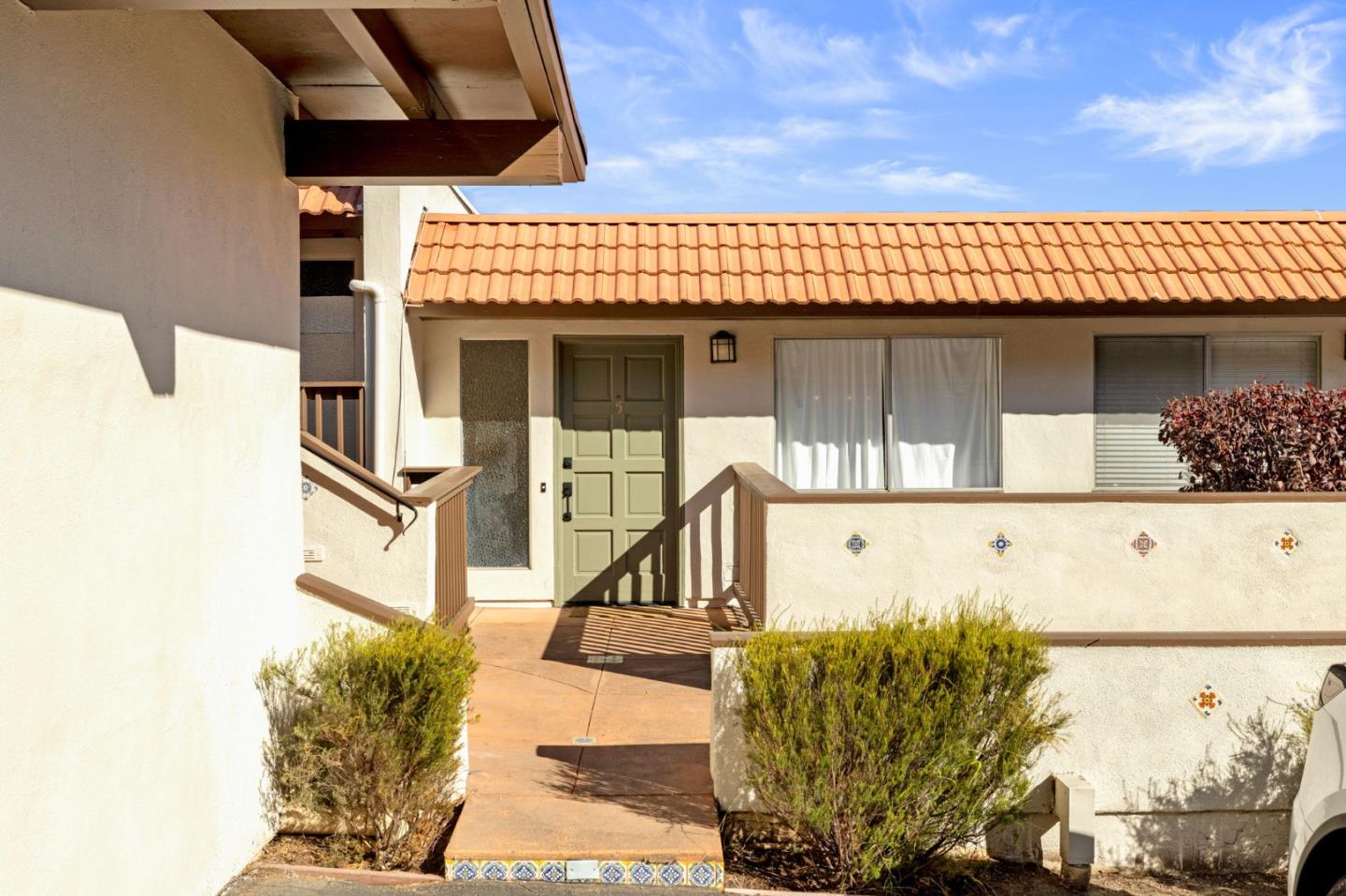 Detail Gallery Image 1 of 23 For 4050 Farm Hill Blvd #5,  Redwood City,  CA 94061 - 2 Beds | 2/1 Baths