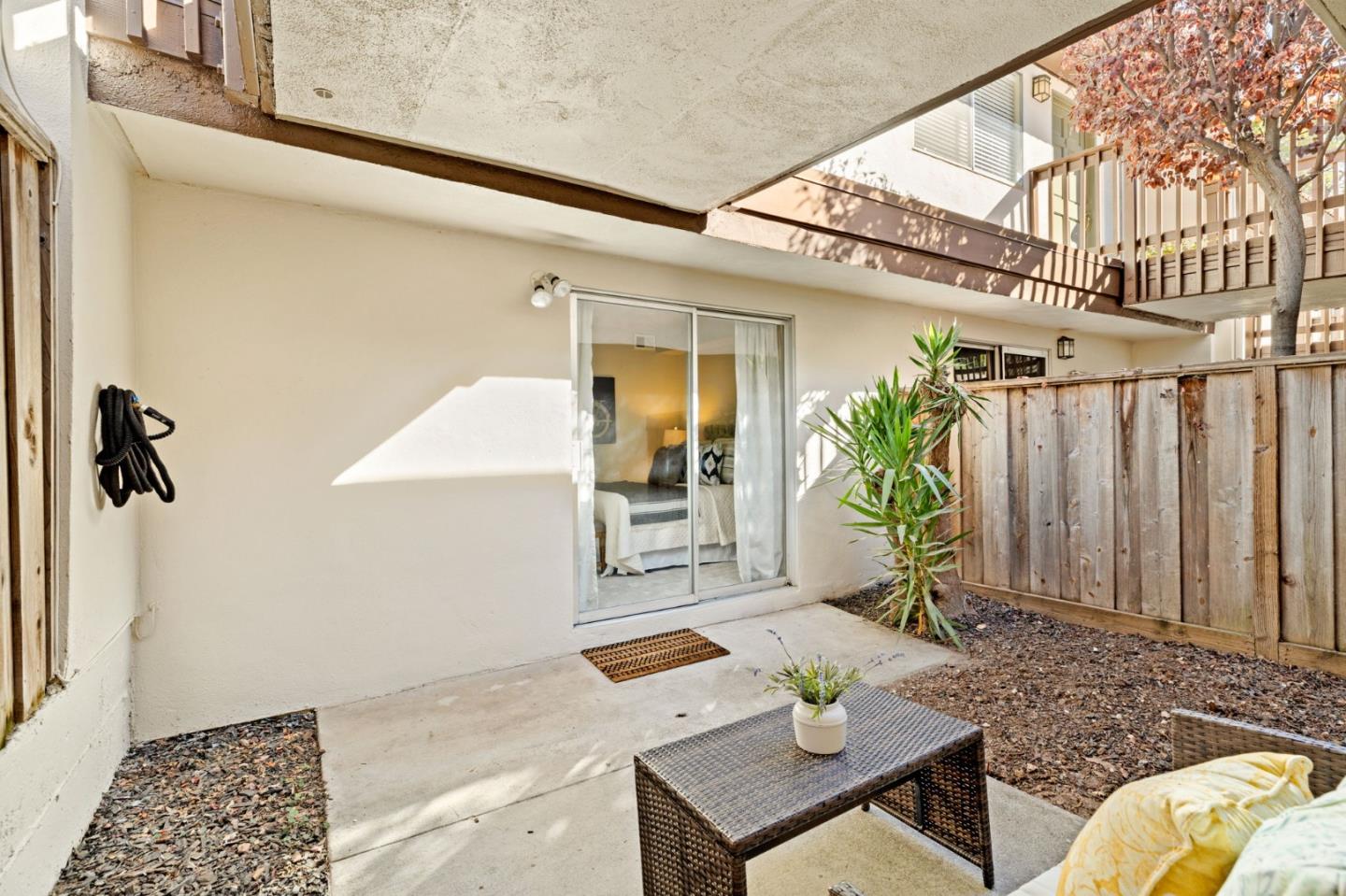 Detail Gallery Image 21 of 23 For 4050 Farm Hill Blvd #5,  Redwood City,  CA 94061 - 2 Beds | 2/1 Baths