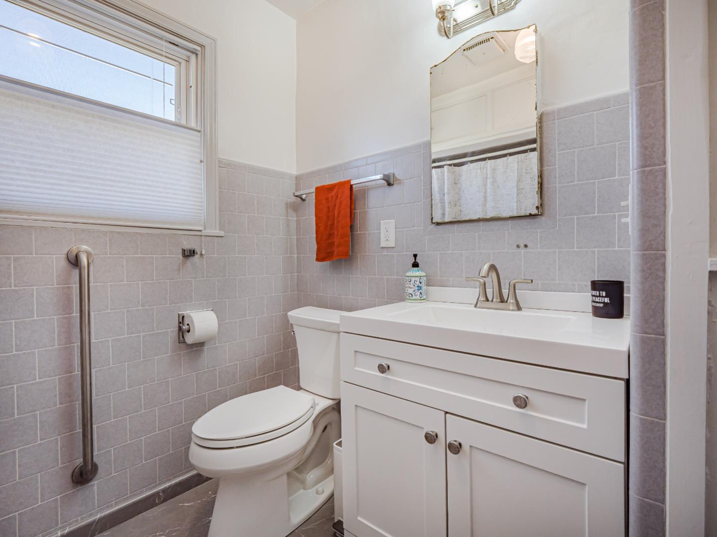 Detail Gallery Image 14 of 31 For 117 Fairmount Ave, Santa Cruz,  CA 95062 - 3 Beds | 2 Baths