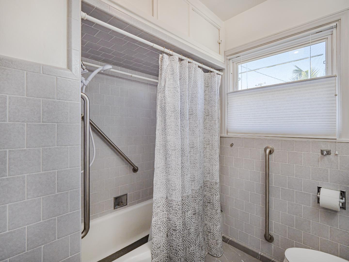 Detail Gallery Image 15 of 31 For 117 Fairmount Ave, Santa Cruz,  CA 95062 - 3 Beds | 2 Baths